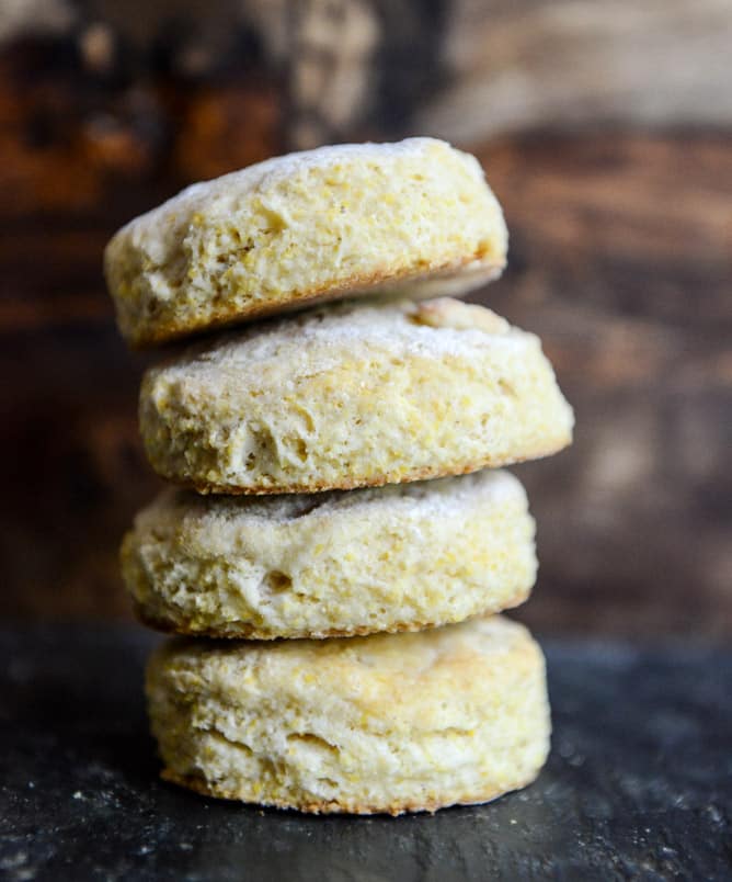 Crispy Buttermilk Baked Chicken + Corn Bread Biscuit Sliders I howsweeteats.com Crispy Buttermilk Baked Chicken + Corn Bread Biscuit Sliders I howsweeteats.com