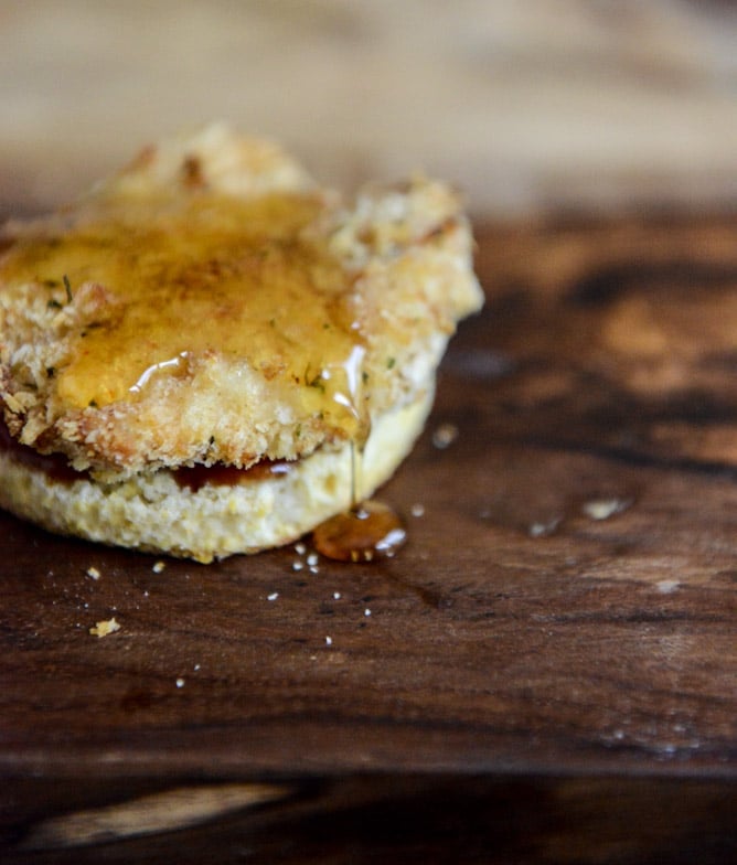 Crispy Buttermilk Baked Chicken + Corn Bread Biscuit Sliders I howsweeteats.com Crispy Buttermilk Baked Chicken + Corn Bread Biscuit Sliders I howsweeteats.com