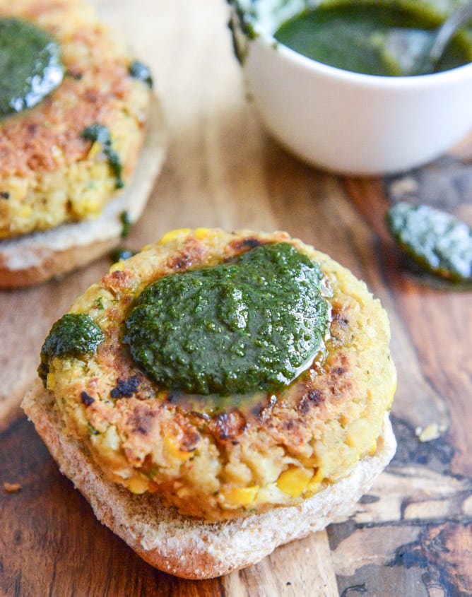 End Of Summer Bean Burgers with Grilled Corn + Pesto I howsweeteats.com End Of Summer Bean Burgers with Grilled Corn + Pesto I howsweeteats.com