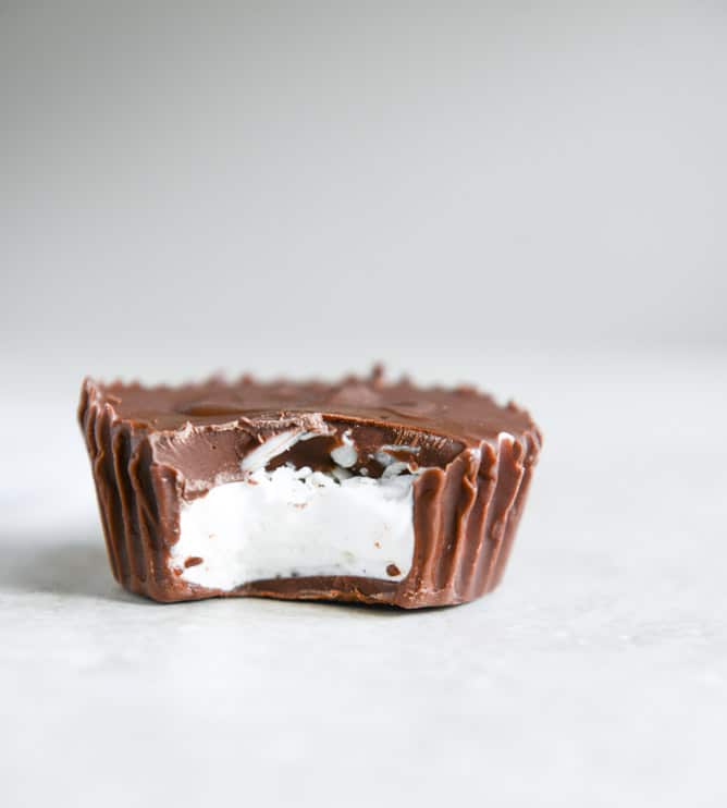 Homemade Mallo Cups I howsweeteats.com Homemade Mallo Cups I howsweeteats.com