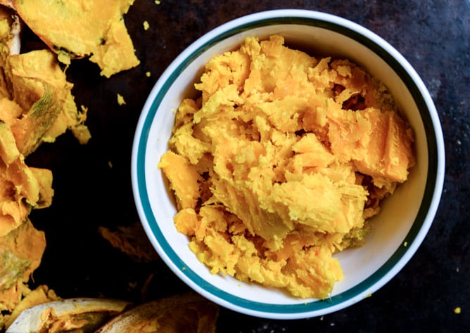 How To Make Homemade Pumpkin Puree I howsweeteats.com How To Make Homemade Pumpkin Puree I howsweeteats.com