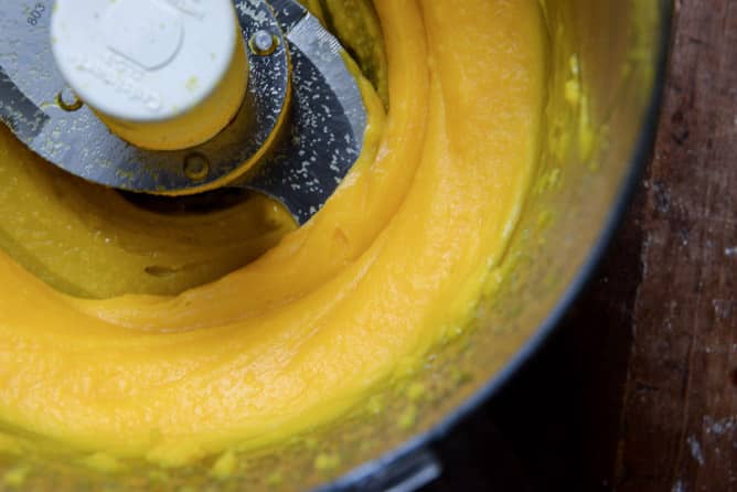 How To Make Homemade Pumpkin Puree I howsweeteats.com How To Make Homemade Pumpkin Puree I howsweeteats.com