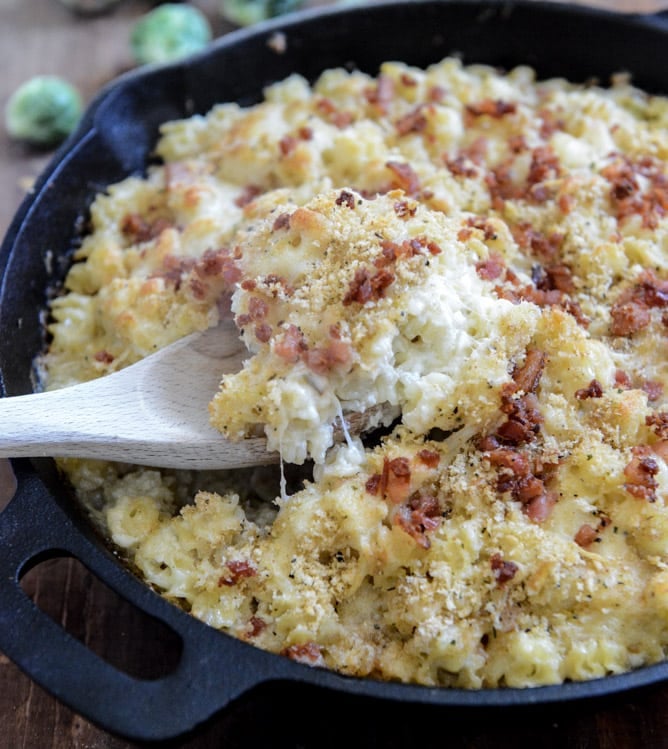 Cheesy Skillet Brussels Bacon Mac I howsweeteats.com Cheesy Skillet Brussels Bacon Mac I howsweeteats.com