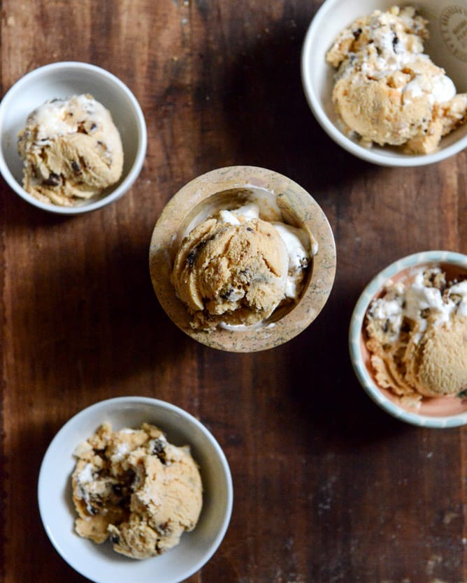 Chocolate Chip Cookies and Cream Pumpkin Marshmallow Ice Cream I howsweeteats.com Chocolate Chip Cookies and Cream Pumpkin Marshmallow Ice Cream I howsweeteats.com