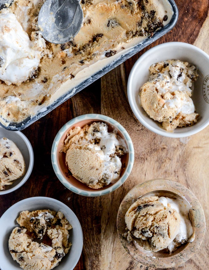 Chocolate Chip Cookies and Cream Pumpkin Marshmallow Ice Cream I howsweeteats.com Chocolate Chip Cookies and Cream Pumpkin Marshmallow Ice Cream I howsweeteats.com
