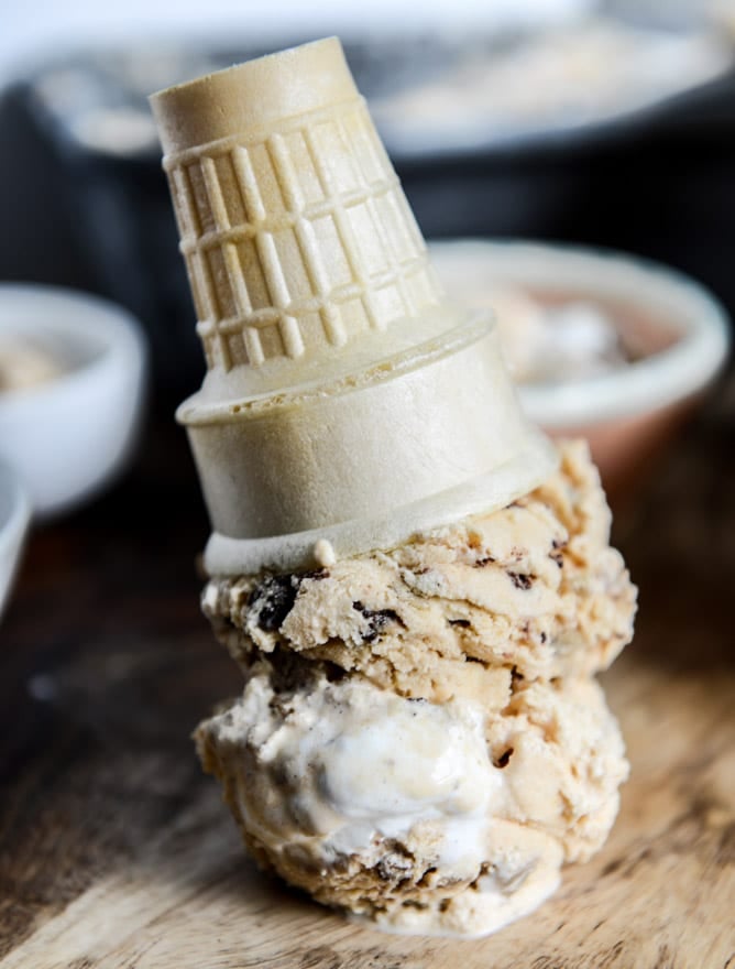 Chocolate Chip Cookies and Cream Pumpkin Marshmallow Ice Cream I howsweeteats.com Chocolate Chip Cookies and Cream Pumpkin Marshmallow Ice Cream I howsweeteats.com