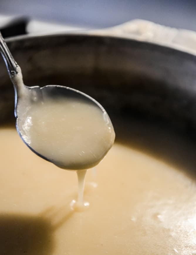How To Make Gravy - Step by Step I howsweeteats.com How To Make Gravy - Step by Step I howsweeteats.com