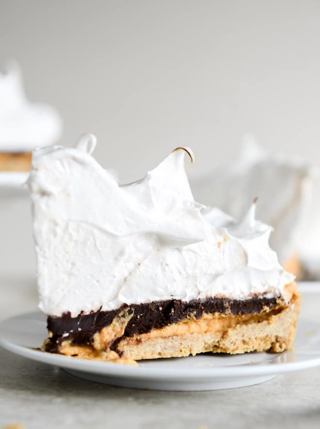 pumpkin s'mores tart I howsweeteats.com pumpkin s'mores tart I howsweeteats.com