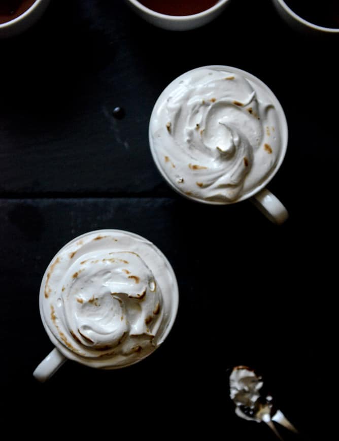 Toasted Marshmallow Cream Hot Chocolate I howsweeteats.com Toasted Marshmallow Cream Hot Chocolate I howsweeteats.com