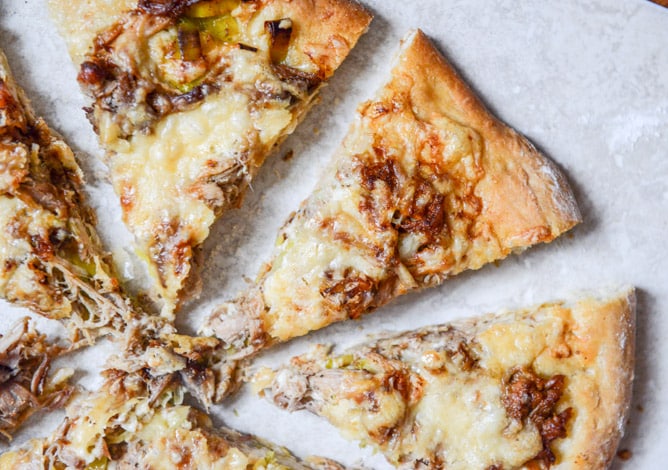 Pulled Pork Pizza with Maple Leeks, Roasted Garlic and Aged Cheddar I howsweeteats.com Pulled Pork Pizza with Maple Leeks, Roasted Garlic and Aged Cheddar I howsweeteats.com