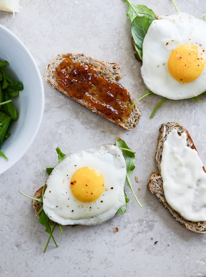 Gruyere, Fig Jam and Arugula Breakfast Sandwiches I howsweeteats.com Gruyere, Fig Jam and Arugula Breakfast Sandwiches I howsweeteats.com