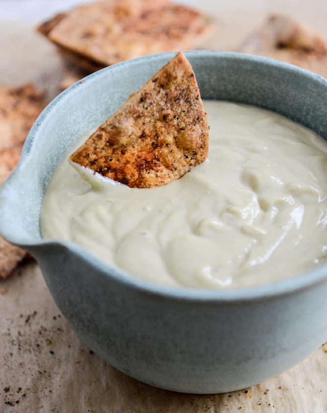 Jalapeño Honey Hummus with Spiced Olive Oil Tortilla Chips I howsweeteats.com Jalapeño Honey Hummus with Spiced Olive Oil Tortilla Chips I howsweeteats.com