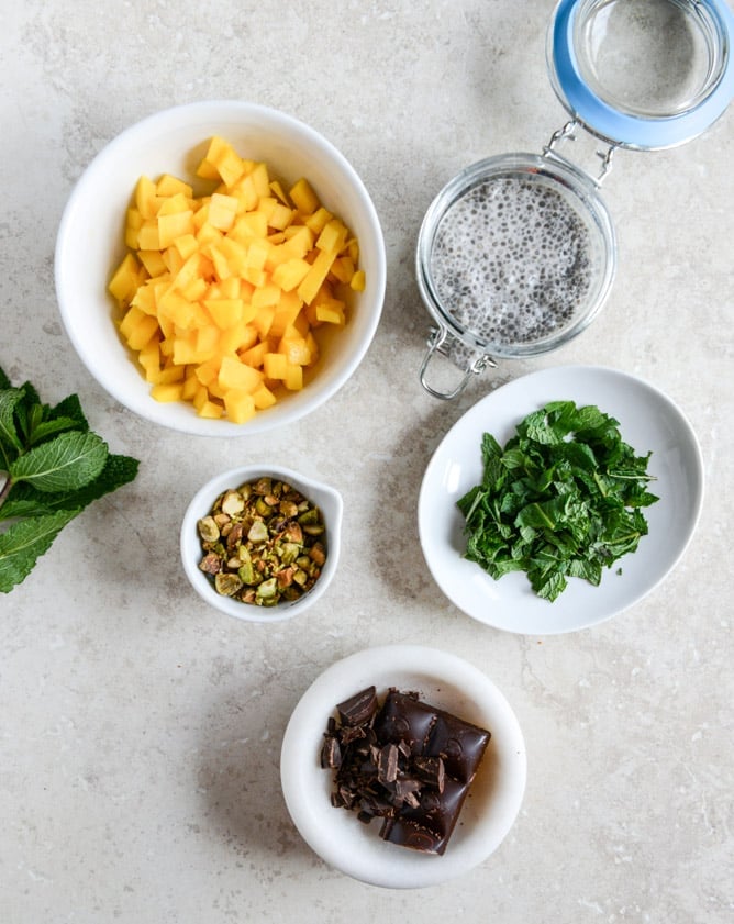 Vanilla Bean Chia Pudding with Fresh Mint, Mango, Pistachios + Dark Chocolate I howsweeteats.com Vanilla Bean Chia Pudding with Fresh Mint, Mango, Pistachios + Dark Chocolate I howsweeteats.com