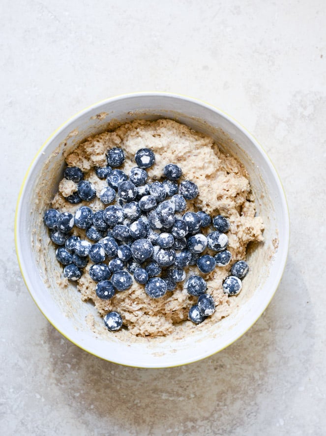whole wheat blueberry yogurt crumb muffins I howsweeteats.com whole wheat blueberry yogurt crumb muffins I howsweeteats.com