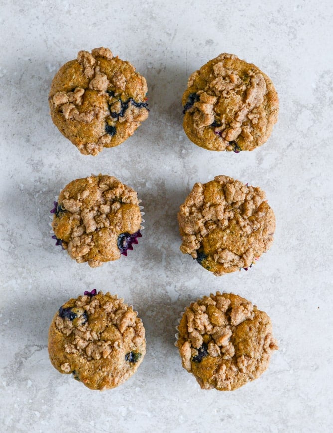 whole wheat blueberry yogurt crumb muffins I howsweeteats.com whole wheat blueberry yogurt crumb muffins I howsweeteats.com
