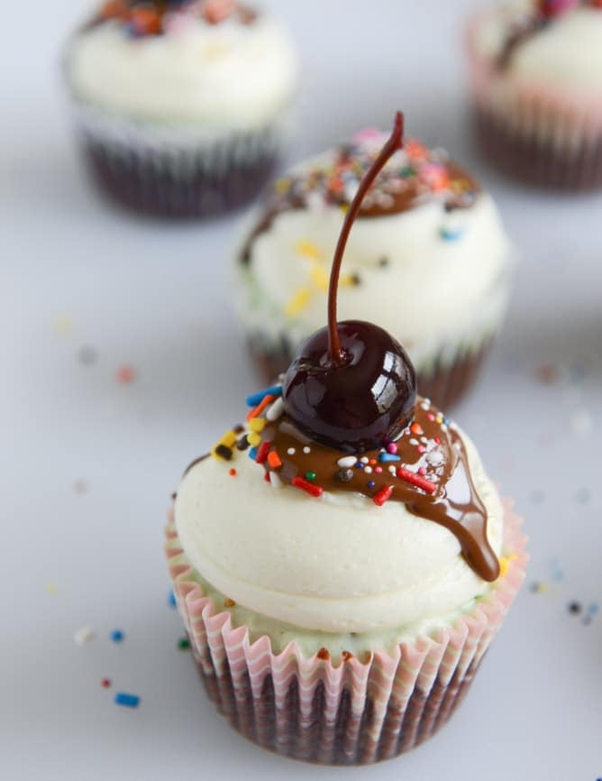pistachio ice cream hot fudge cupcakes I howsweeteats.com