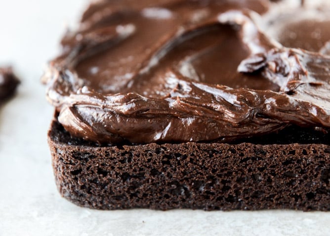 one bowl fudgy whiskey chocolate cake - with irish cream chocolate ganache (and lucky charms marshmallows...) I howsweeteats.com