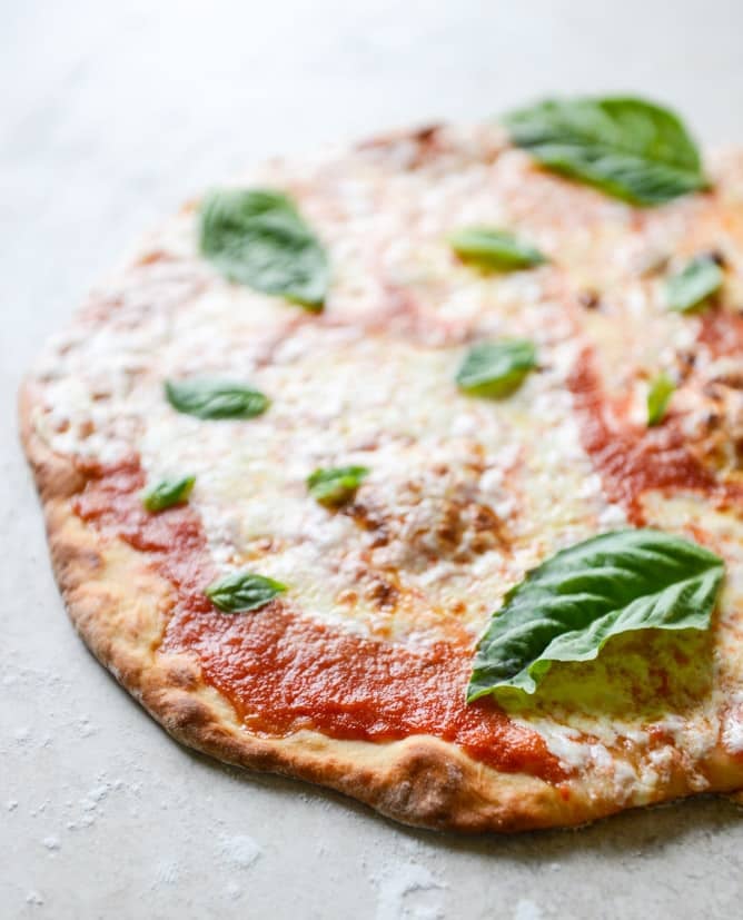 thin crust pizza I howsweeteats.com