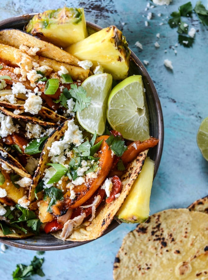 hawaiian chicken fajitas I howsweeteats.com