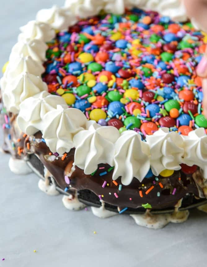 confetti ice cream fudge pie with M&M'S I howsweeteats.com