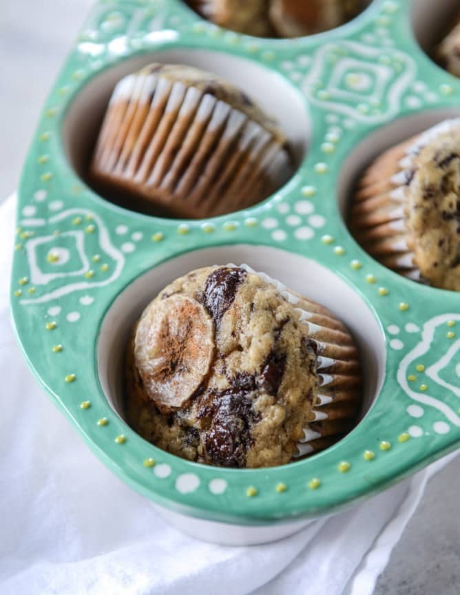 banana muffins with olive oil and dark chocolate I howsweeteats.com