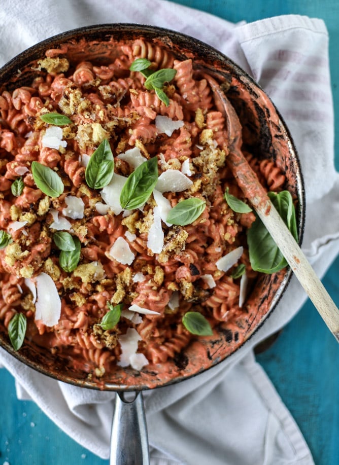 tomato cream pasta with grilled cheese crumbs I howsweeteats.com