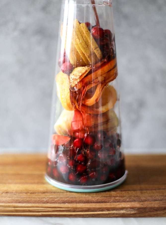 cranberry chai sangria I howsweeteats.com