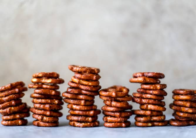 smoky vanilla bourbon pretzels I howsweeteats.com