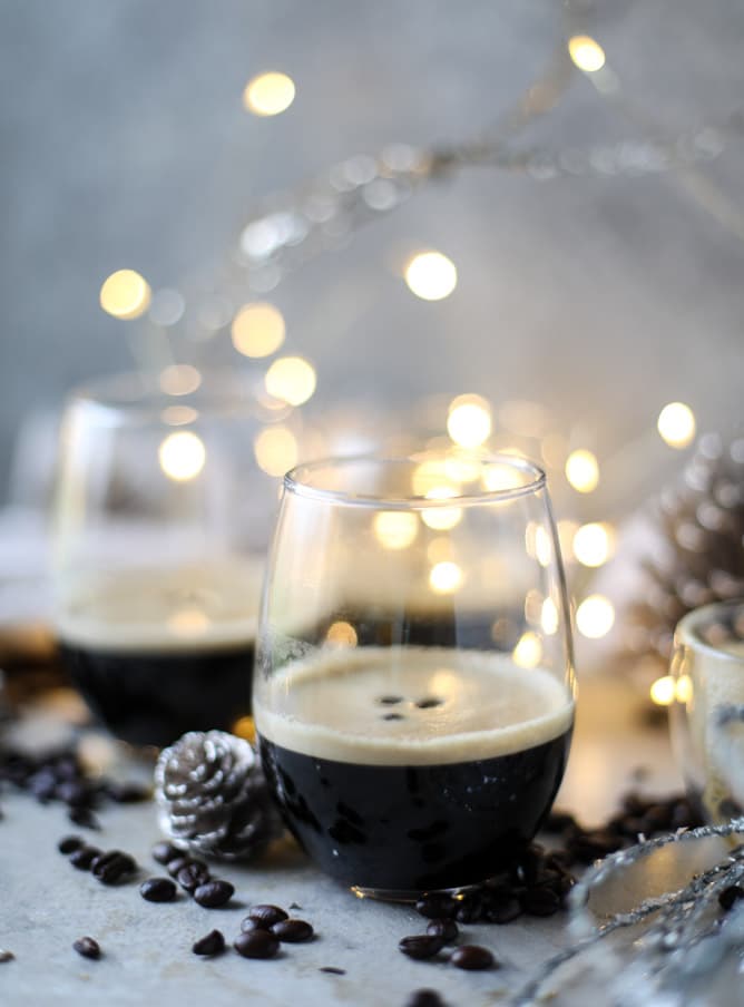 3 ingredient espresso martinis I howsweeteats.com