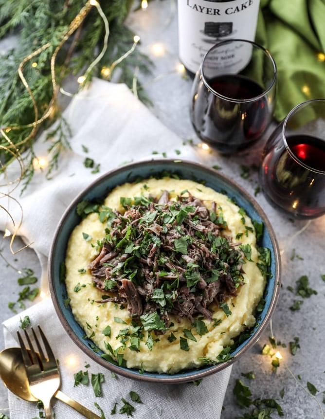 slow cooker cabernet beef short ribs with mascarpone polenta I howsweeteats.com