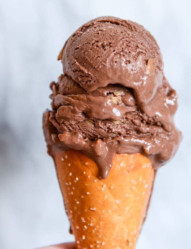 chocolate peanut butter pretzel ice cream (and 10 recipes for the 4th of july!) I howsweeteats.com