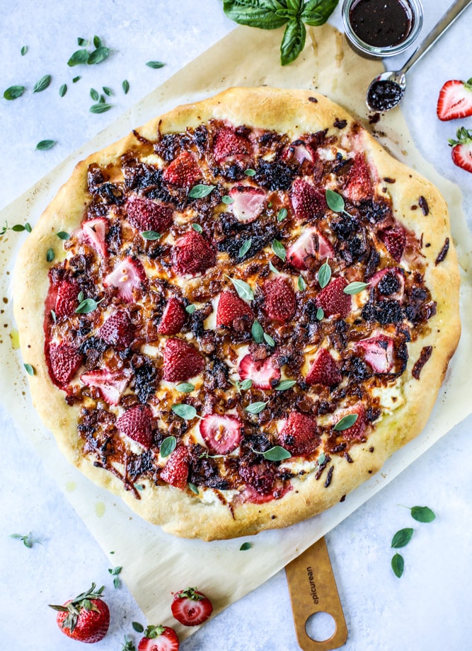 strawberry pizza I howsweeteats.com