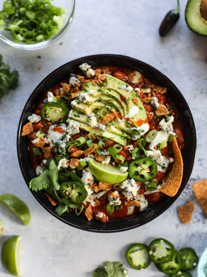 slow cooker buffalo chicken chili I howsweeteats.com