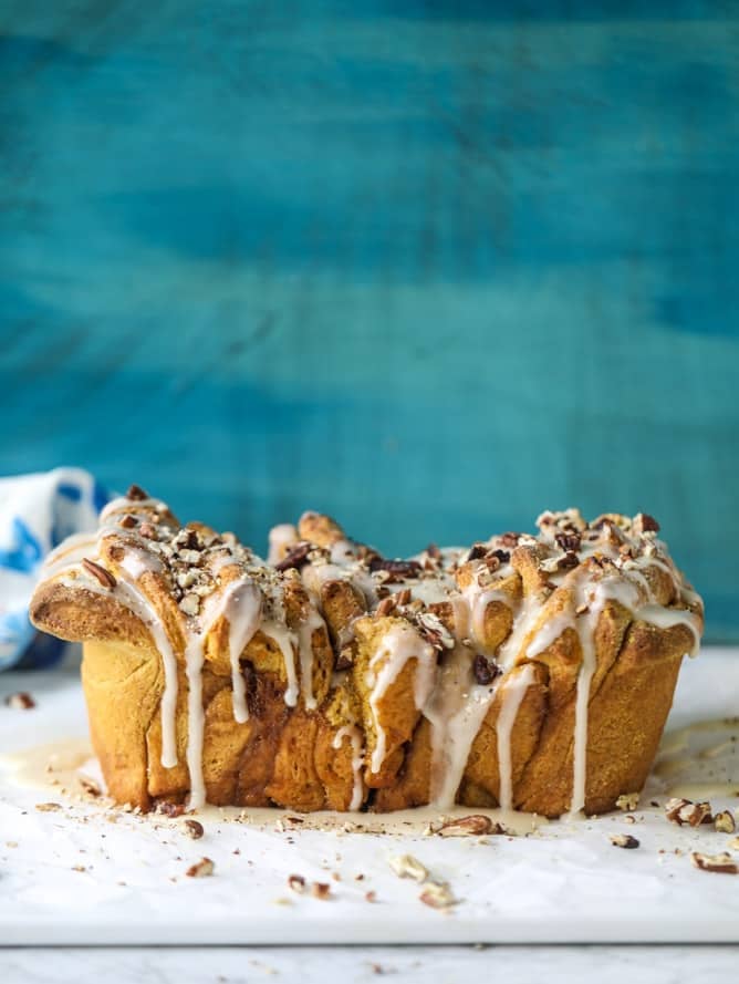 pumpkin, bourbon cream and toasted pecan pull apart bread I howsweeteats.com #pumpkin #bread #breakfast