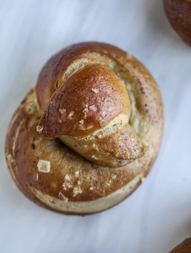 guinness soft pretzels with irish cheddar fondue I howsweeteats.com #softpretzels #fondue #irishcheddar #saintpatricksday #stpatricksday