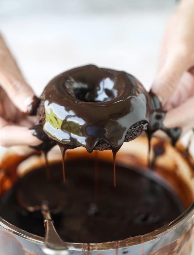 salted dark chocolate fudge donuts I howsweeteats.com #chocolate #donuts #doughtnuts #salted #fudge