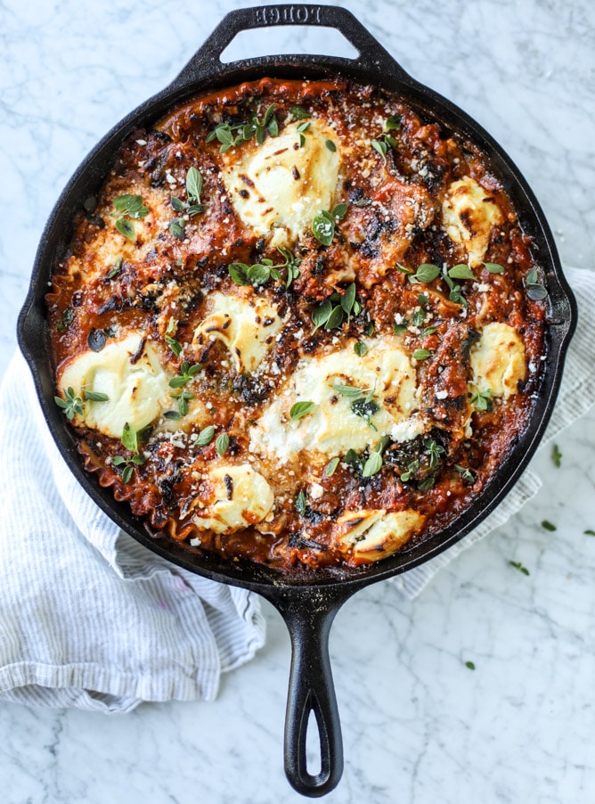 25 of my favorite easy dinners and back-to-school recipes! A fantastic mix of chicken, veggie and beef recipes that can made in 30 minutes or less. Perfect for back to school and weeknights when you need a super delicious but easy dinner. I howsweeteats.com #easy #dinners #back #to #school #recipes #healthy #30minute #meals