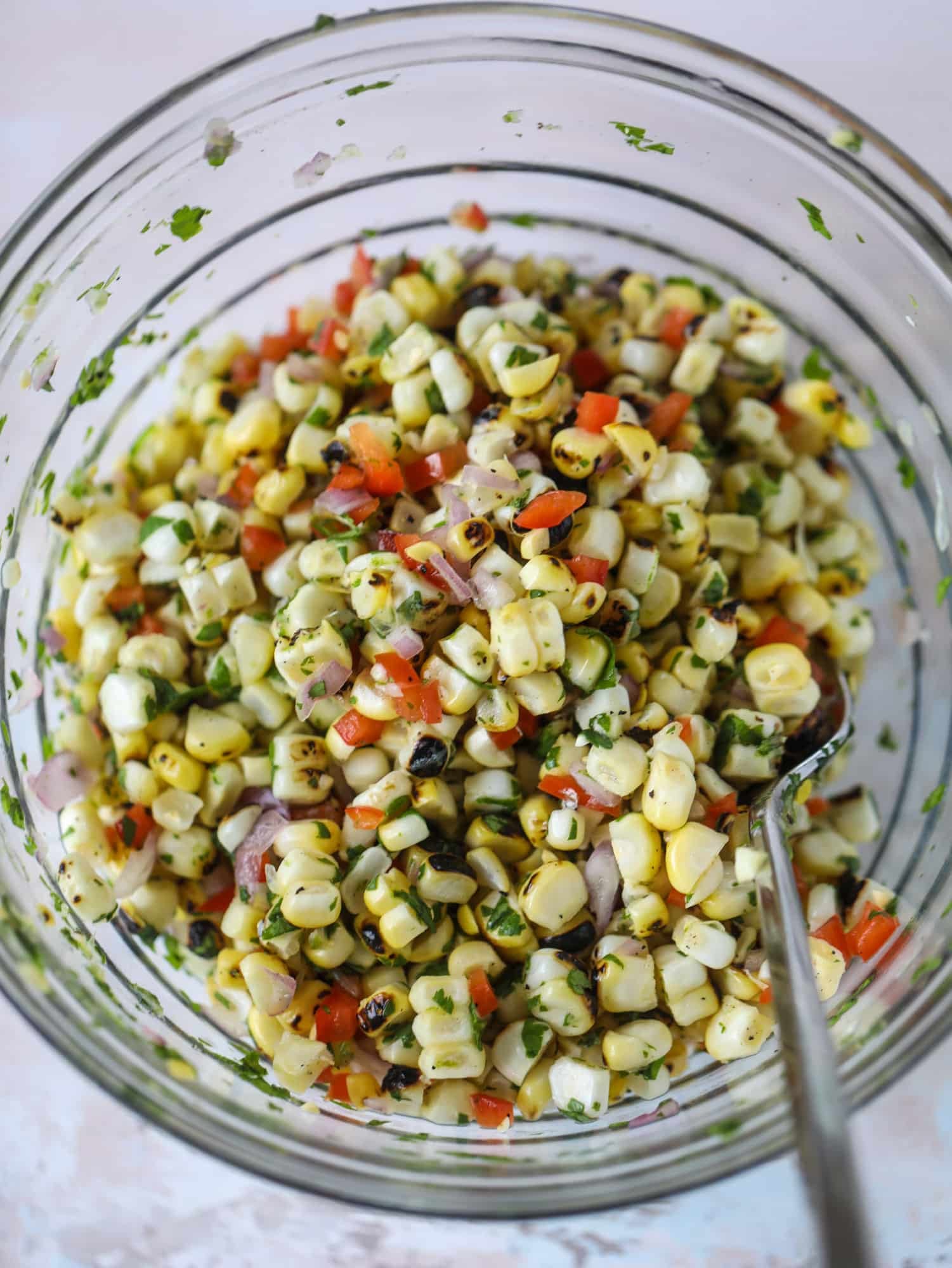This skirt steak recipe is so super easy and delicious! Marinate it for a bit, prepare it to your liking then serve it with the most flavorful avocado pesto and grilled corn relish. Feels like a fancy restaurant meal and will make you love skirt steak forever! I howsweeteats.com #skirt #steak #avocado #pesto #corn #relish #recipes