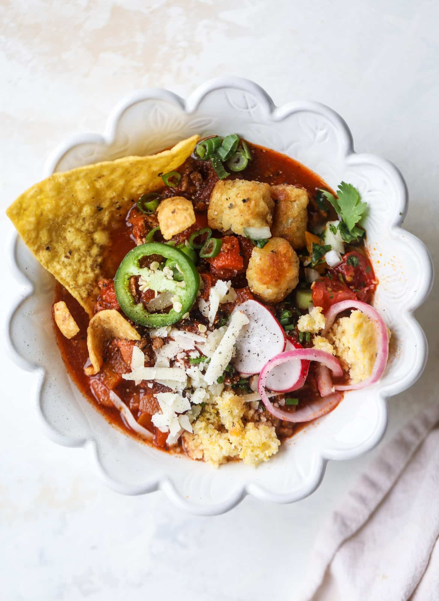 This is the best way to set up a chili bar! All my tips and tricks for setting up a perfect chili bar with multiple toppings, a nacho bar, hot dogs - all done with prep to make the day of the party super easy! This chili bar is goals. I howsweeteats.com #chili #bar #how #to