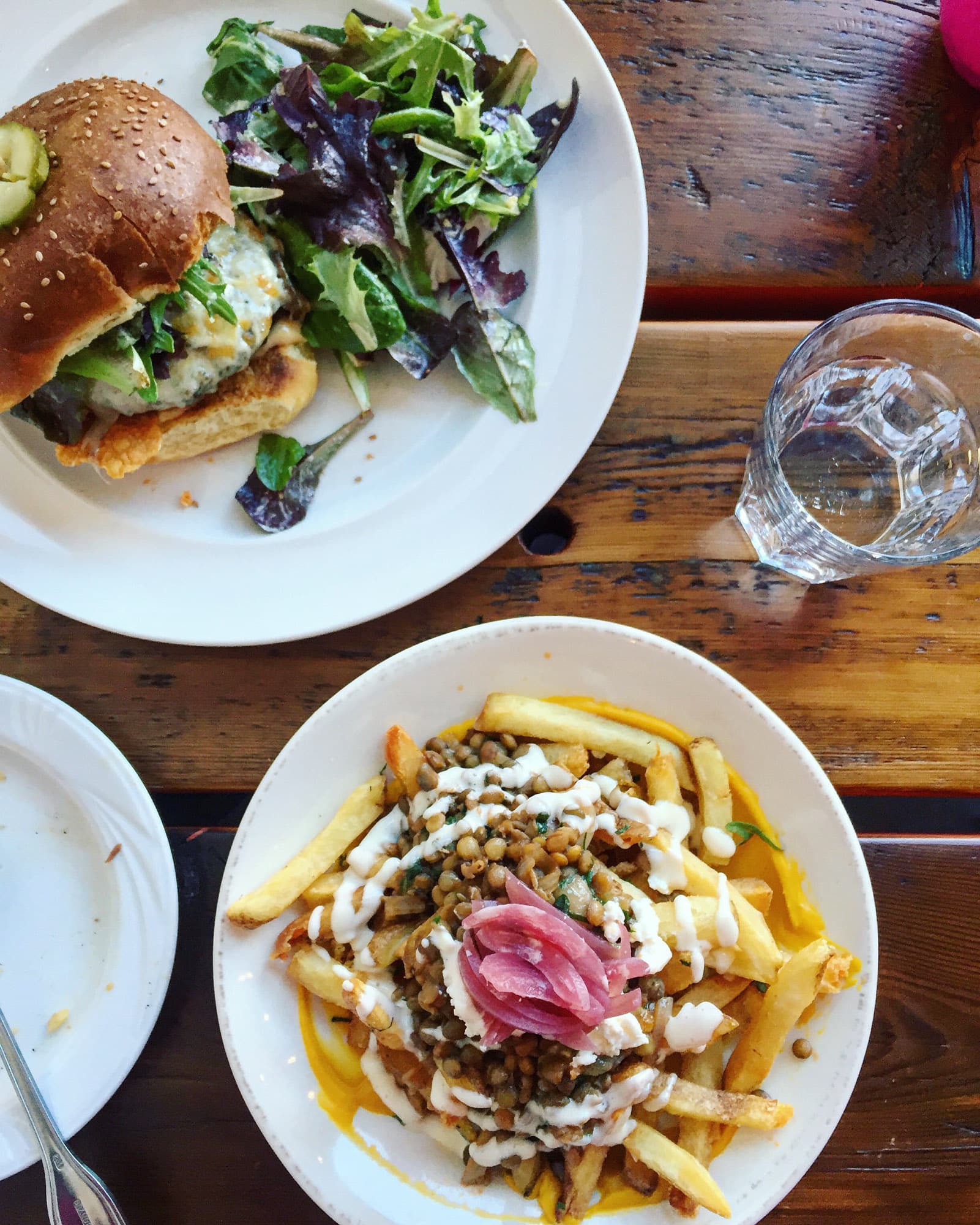 A guide to my favorites places to eat in Pittsburgh along with the best Pittsburgh restaurants. Everything from coffee to dinner! I howsweeteats.com #pittsburgh #restaurants