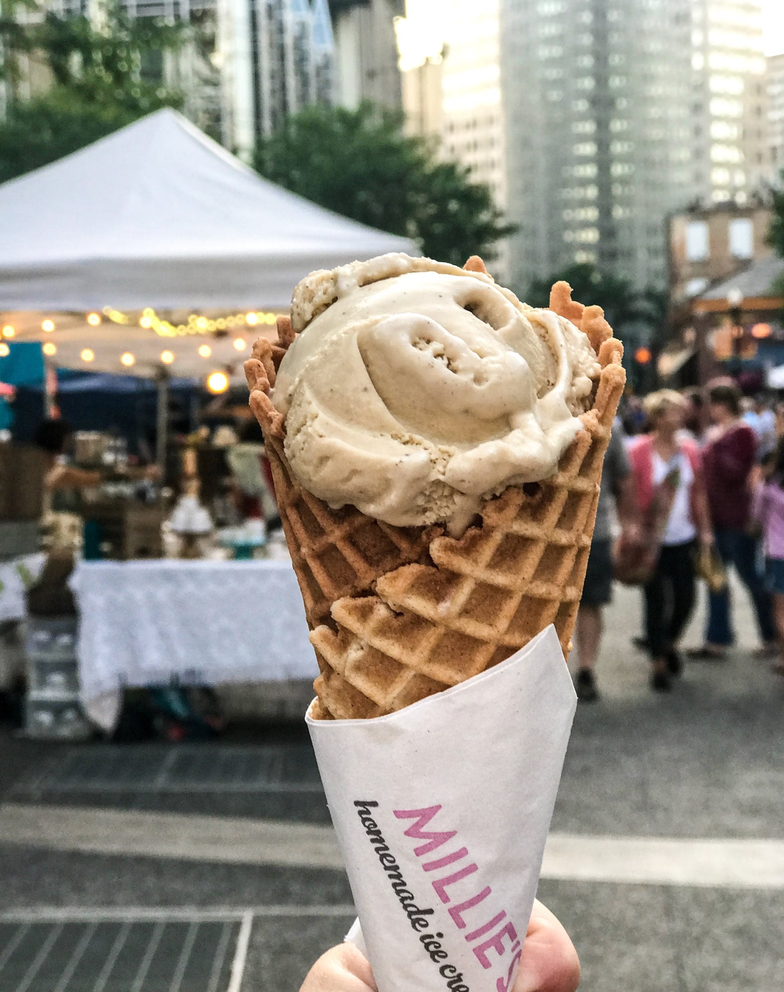 A guide to my favorites places to eat in Pittsburgh along with the best Pittsburgh restaurants. Everything from coffee to dinner! I howsweeteats.com #pittsburgh #restaurants