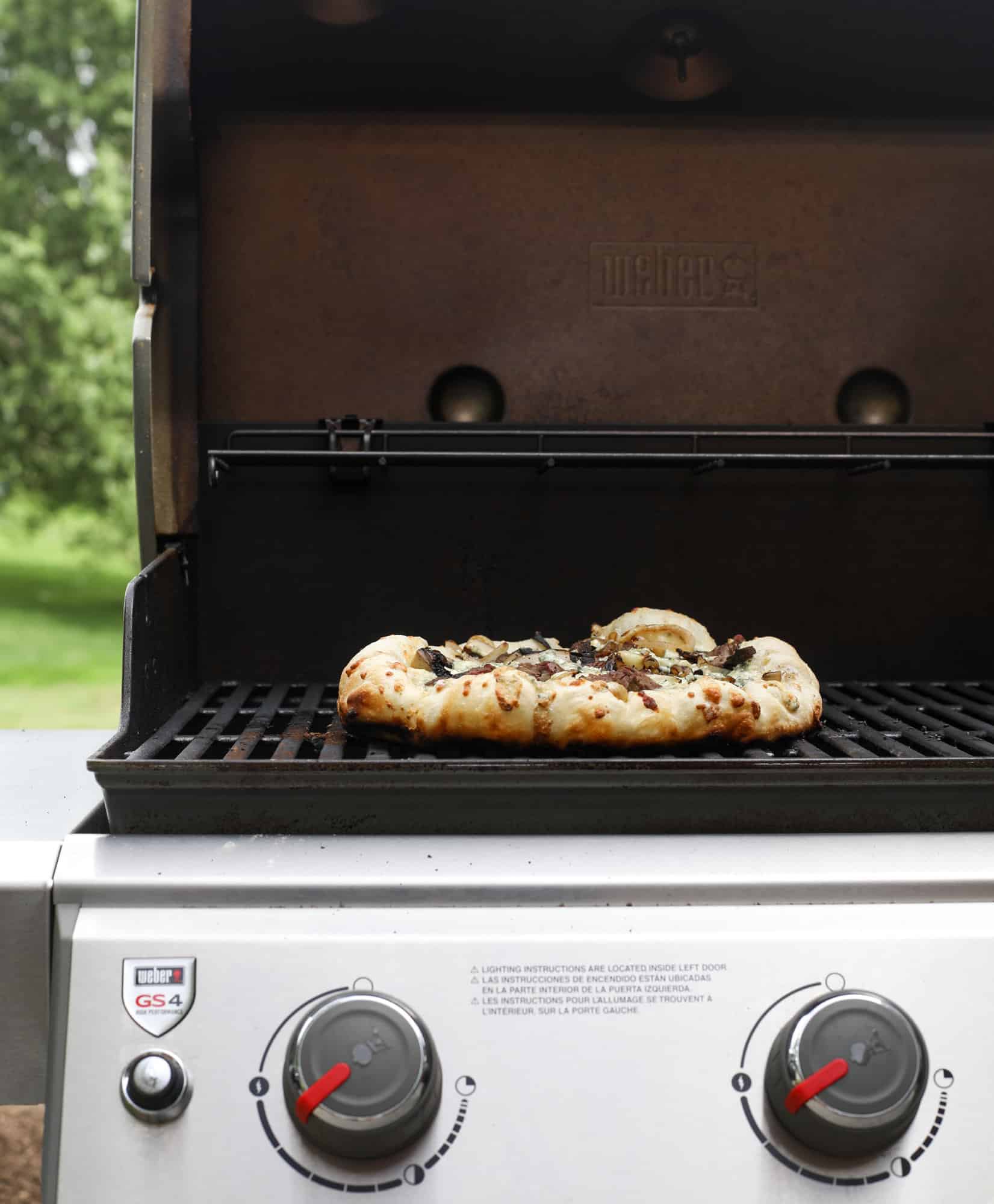 how to grill pizza