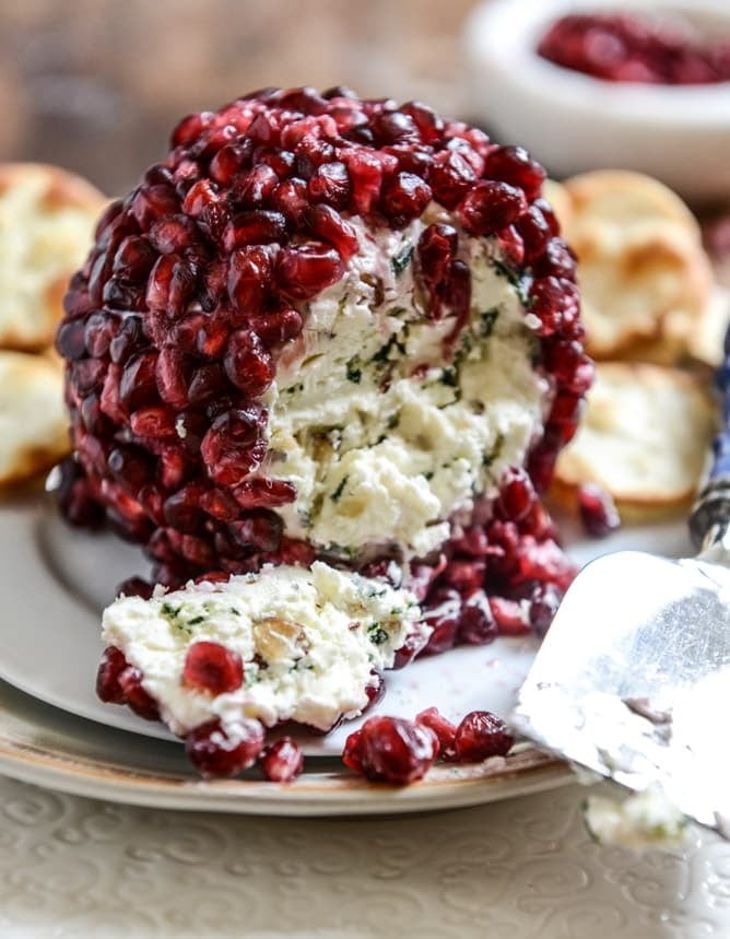 Right here I'm sharing the best thanksgiving recipes you can find! Over 100 of my favorite recipes from salads and apps to dessert and cocktails.