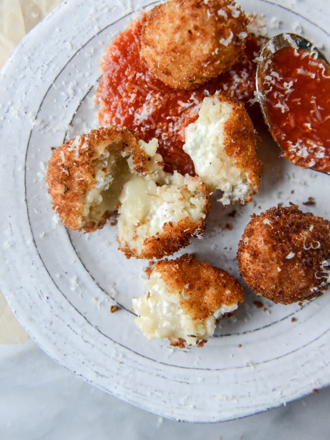 Sharing 25 of my favorite holiday recipes to make over christmas break, from brunch to dinner, cocktails and dessert! So many options.