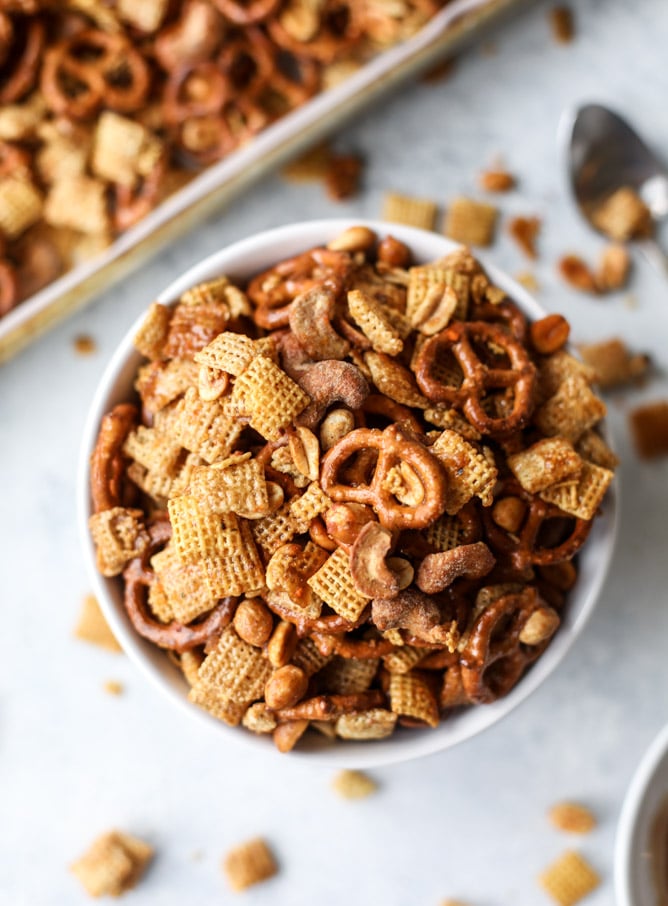 Sharing 25 of my favorite holiday recipes to make over christmas break, from brunch to dinner, cocktails and dessert! So many options.