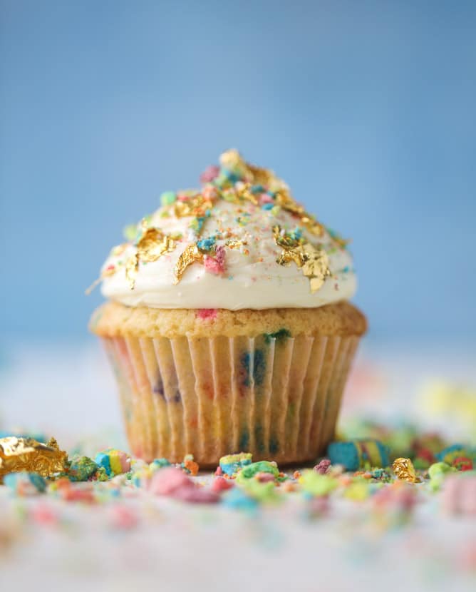 16 of my favorite st patrick's day recipes are here! Dinner, desserts, drinks and of course - COFFEE! Bring out the Guinness and the Baileys!