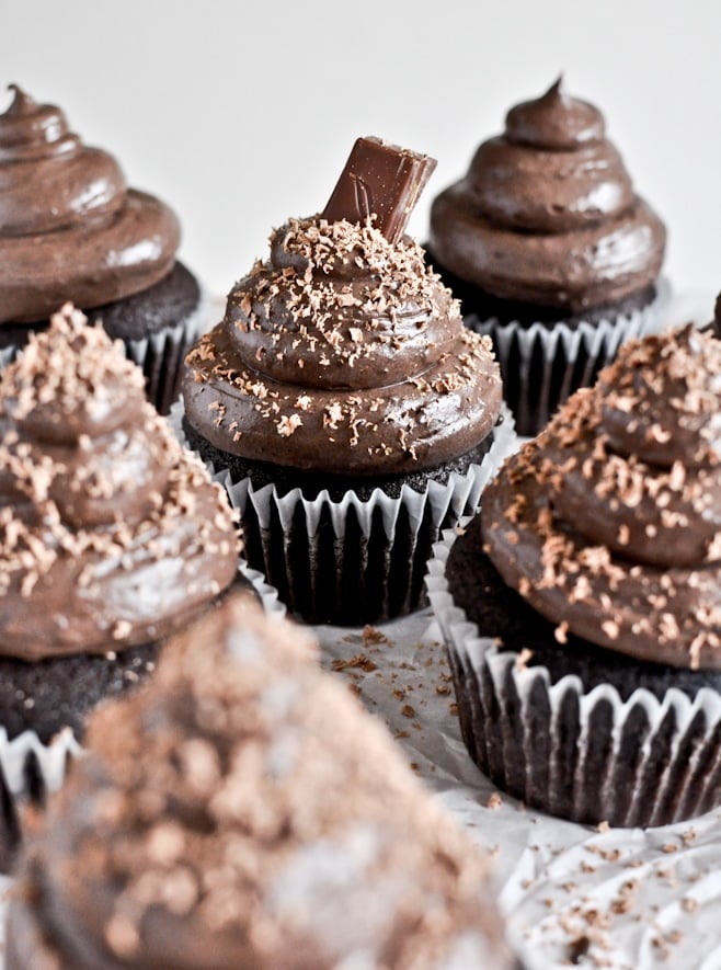 Chocolate Lover's Cupcakes I howsweeteats.com Chocolate Lover's Cupcakes I howsweeteats.com
