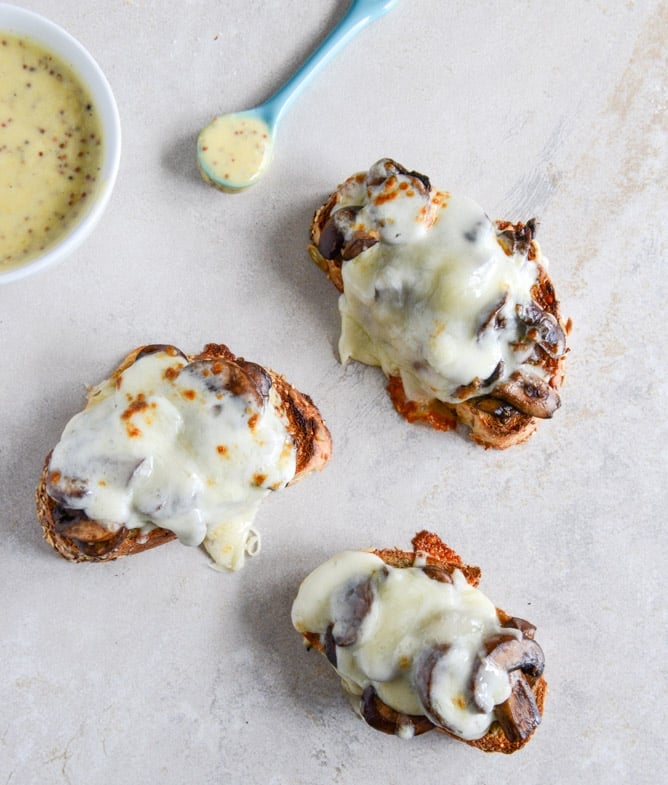 15 Minute Mushroom Melts with Mustard Aioli I howsweeteats.com