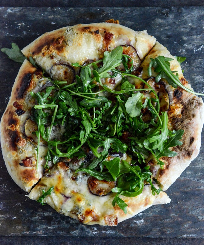 Fresh Fig, Bacon + Blue Cheese Pizza I howsweeteats.com