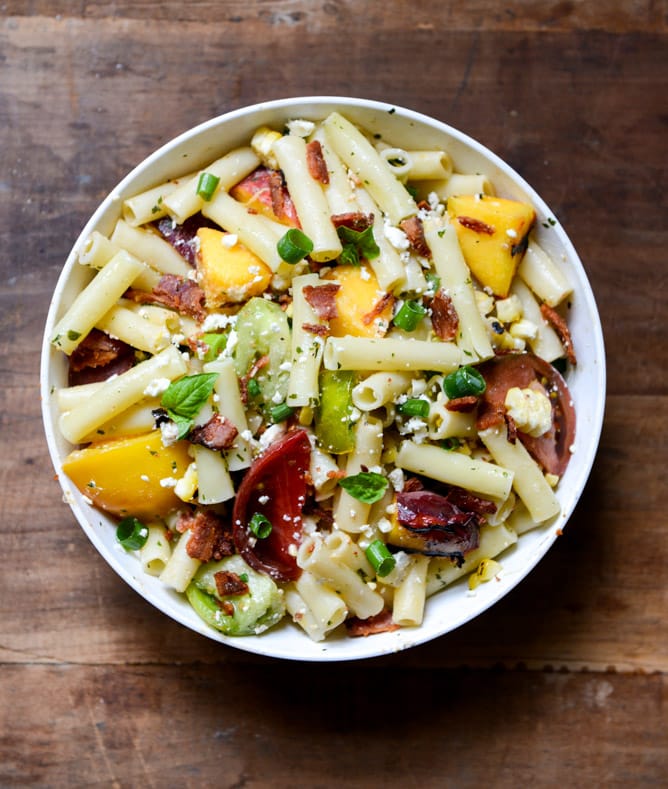 Smoky Heirloom Tomato and Grilled Peach Pasta Salad with Basil Vinaigrette I howsweeteats.com